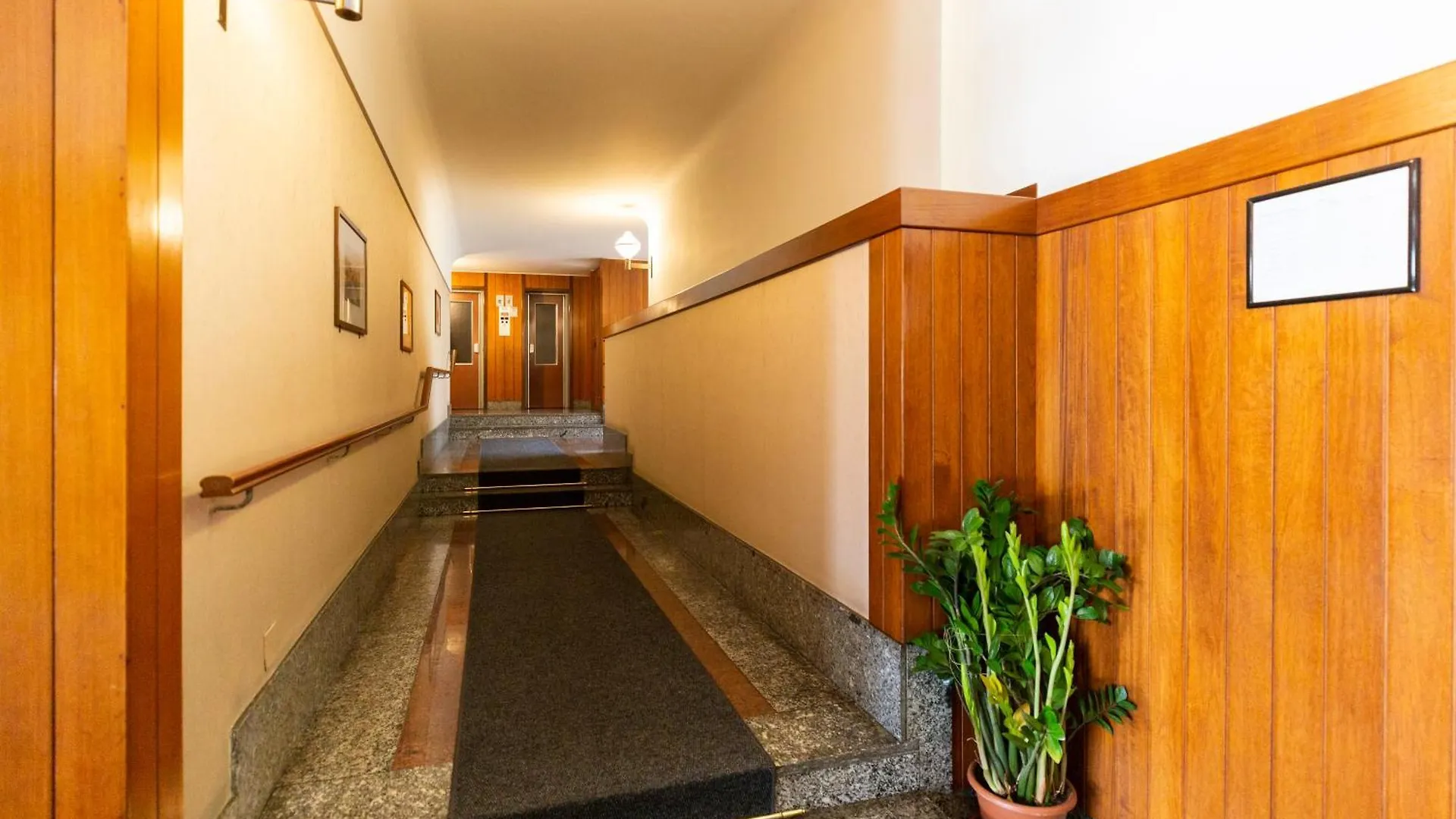 Monte Ceneri Suite Milano 0*,