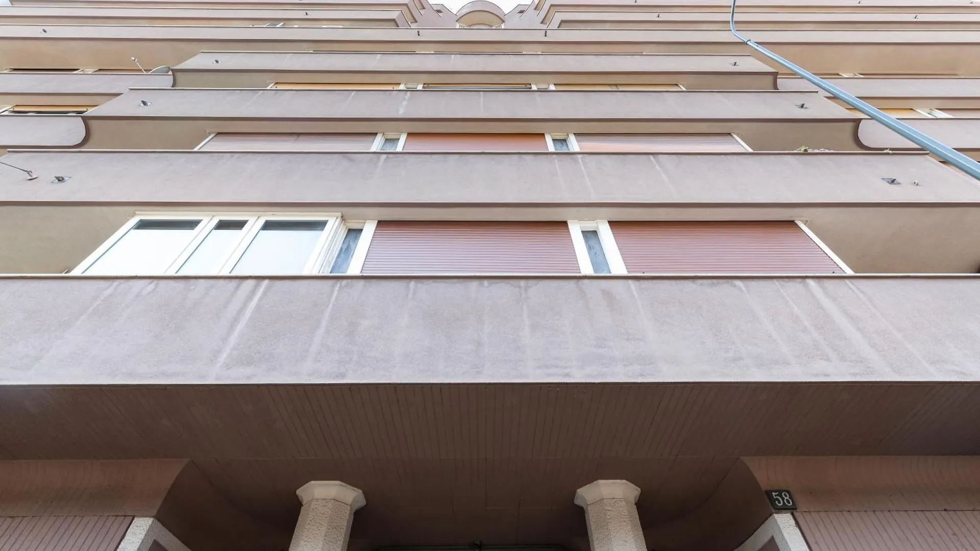 Monte Ceneri Suite Milano 0*,  İtalya