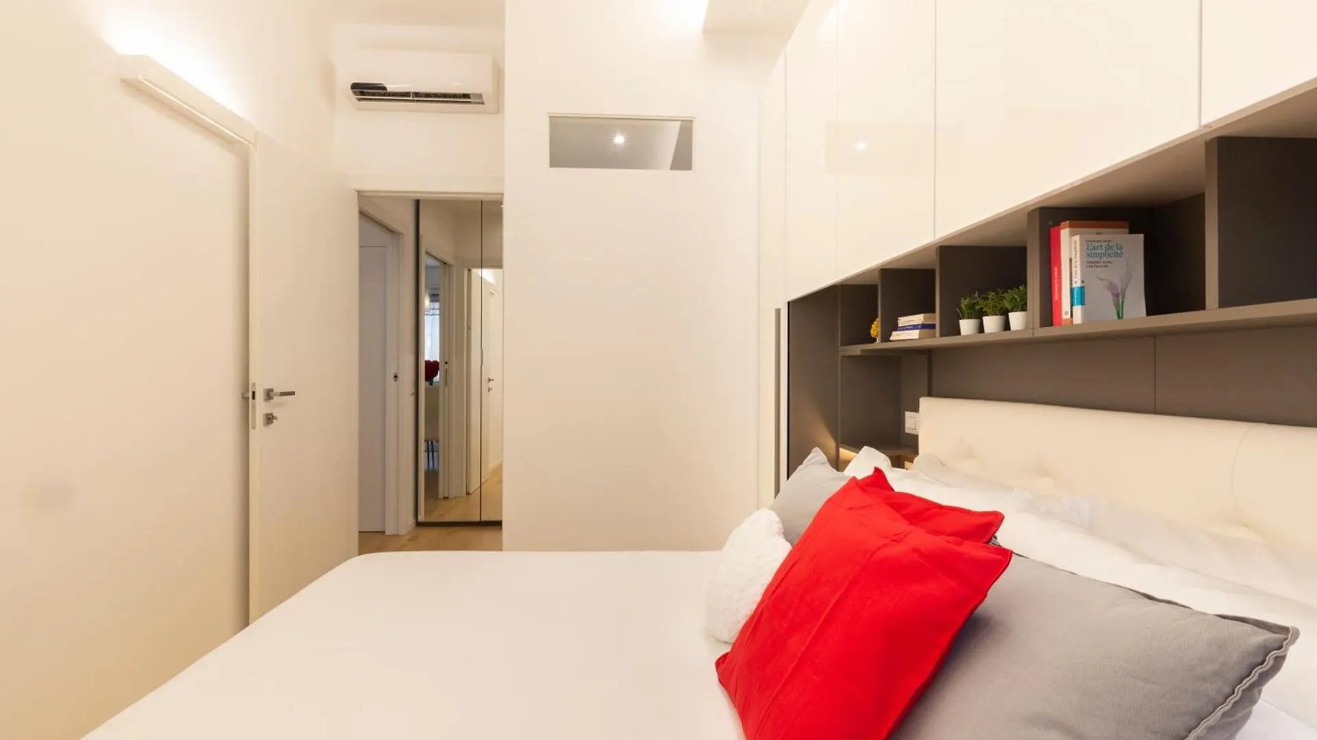 Monte Ceneri Suite Milano 0*,  İtalya