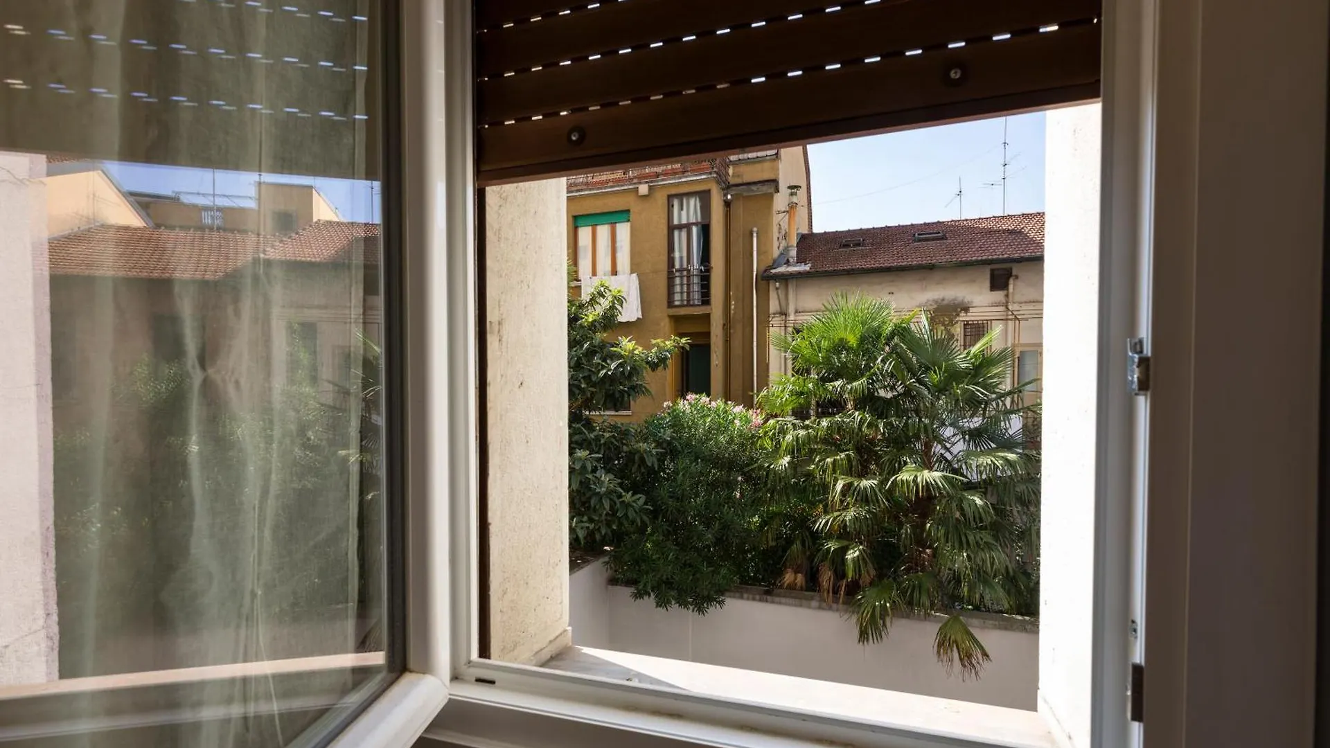 Monte Ceneri Suite Milano 0*,  İtalya